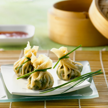 Dim sum with spinach and mung beans