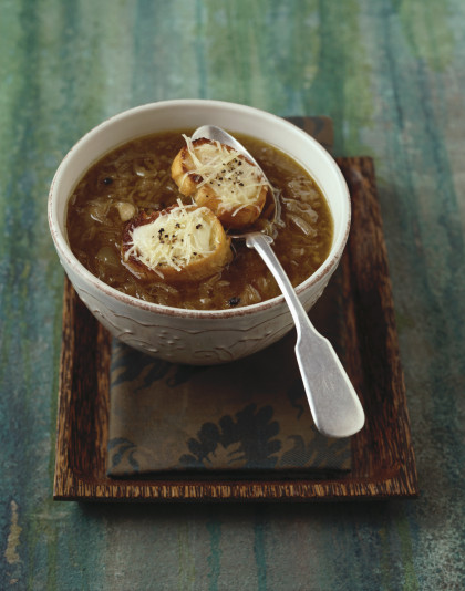 French onion soup with cheese baguettes (Alsace)