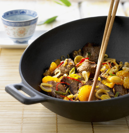 Beef with mandarins and vegetables in wok (China)