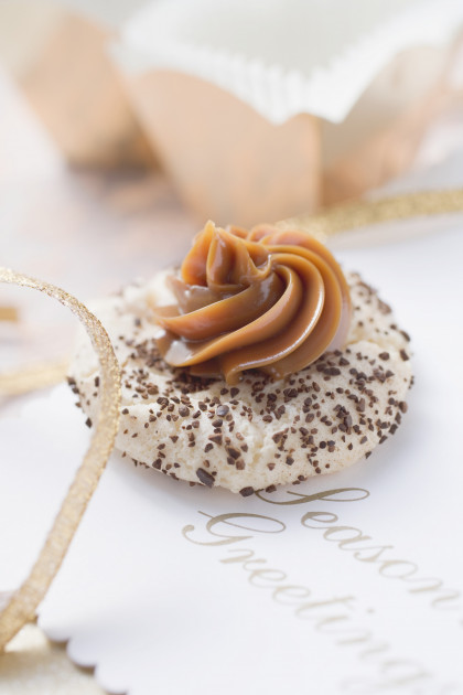 Espresso biscuit with caramel rosette for Christmas
