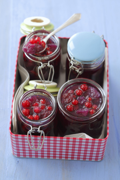 Redcurrant jam with cherries and pears