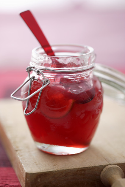 Apple and cranberry jelly