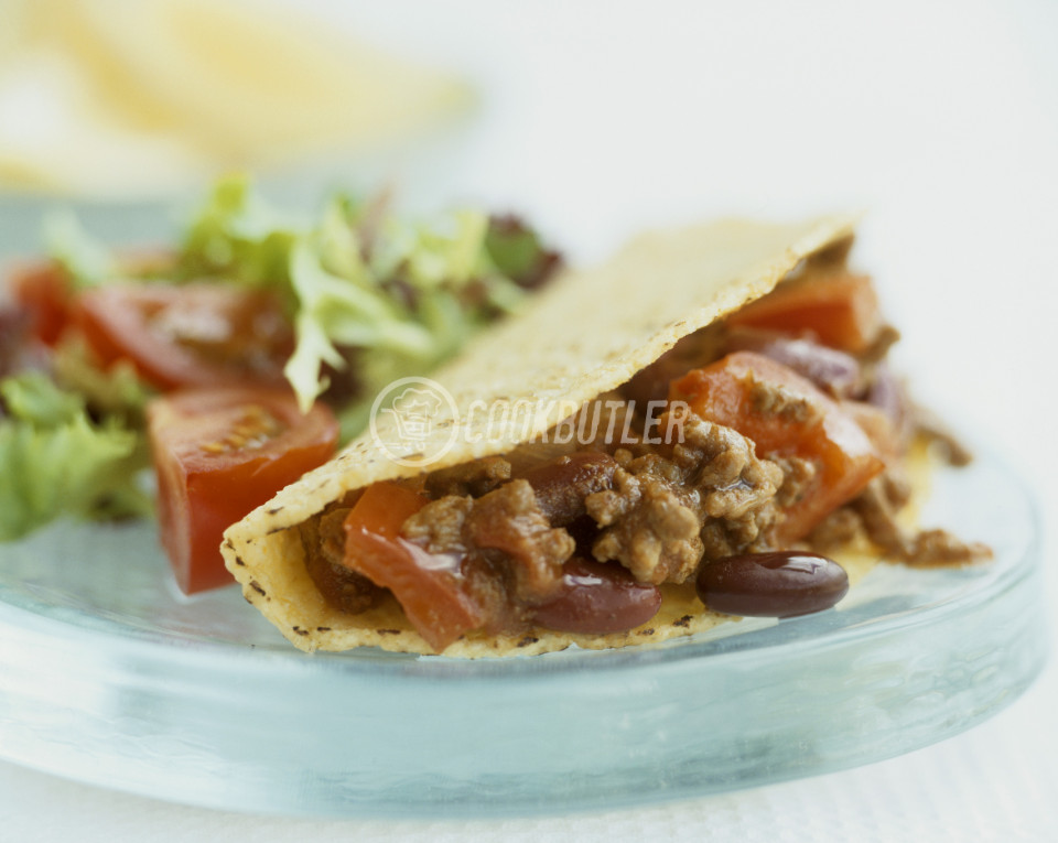 Taco with chilli con carne filling | preview