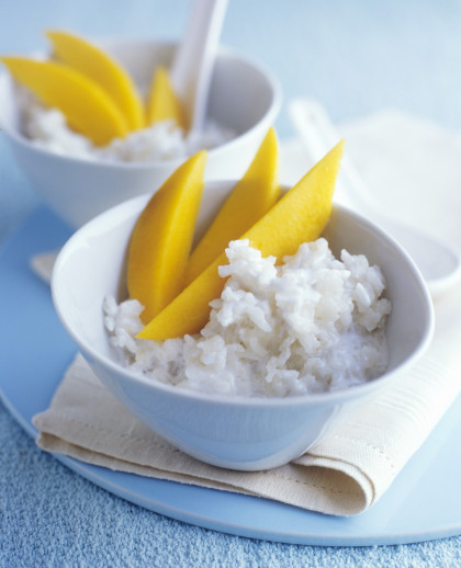 Coconut rice with mango slices