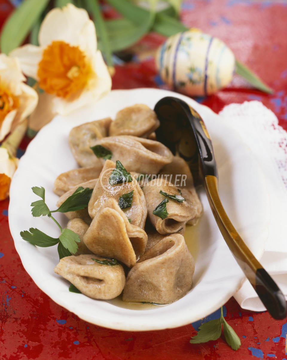 Pelmeni filled with porcini mushrooms (Russian ravioli) | preview