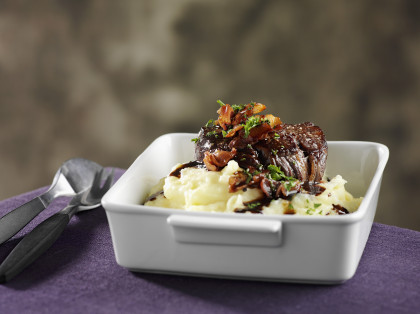 Skomakarläda-Swedish beef fillet with bacon and mashed potatoes
