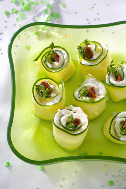 Cucumber rolls filled with cream cheese