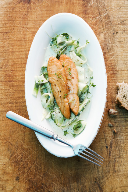 Salmon fillets with ramson cream