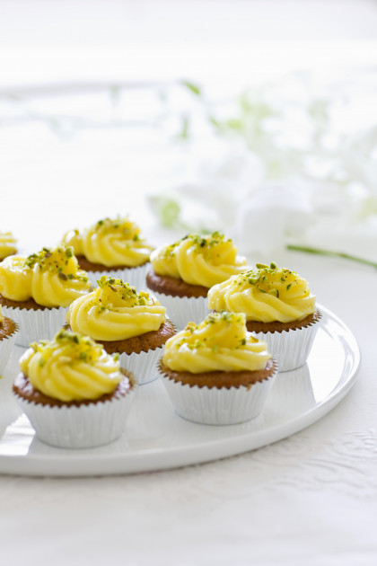 Cupcakes with lemon cream and pistachio nuts