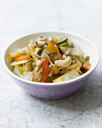 Oriental vegetables with cashew nuts