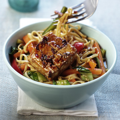 Marinated tofu slices with Asian noodles and vegetables