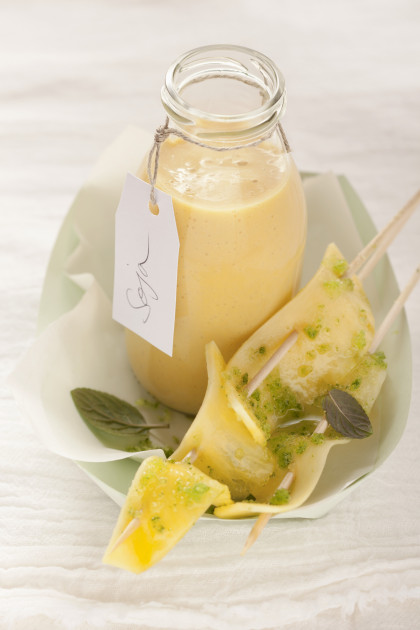 Mango-soya-Lassis with pineapple-satay and mint sugar