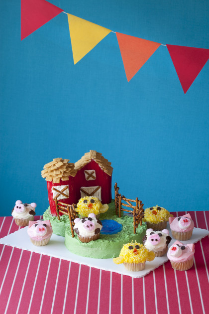 Farm with animals cake