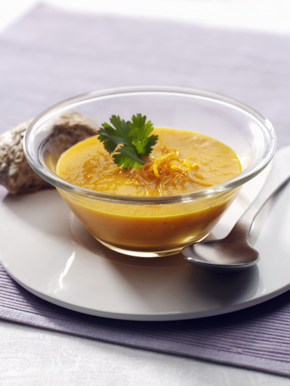 Carrot soup with oranges and curry