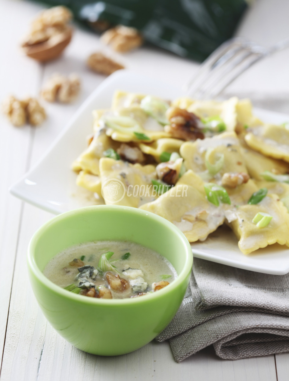 Walnut and cheese sauce | preview