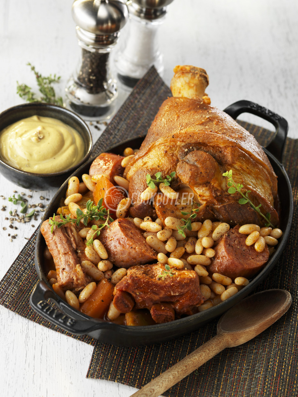 Cassoulet with pork knuckle and sausages | preview