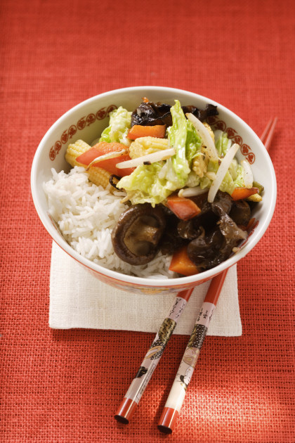 Wok-fried vegetables and mushrooms with rice (China)
