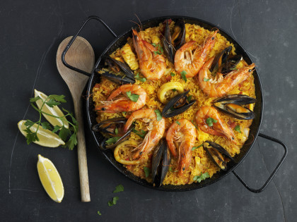 Paella with mussels and prawns