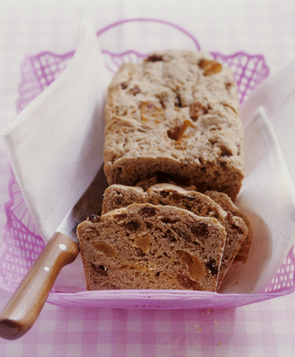 Fruit loaf with rum and dried apricots (gluten-free)