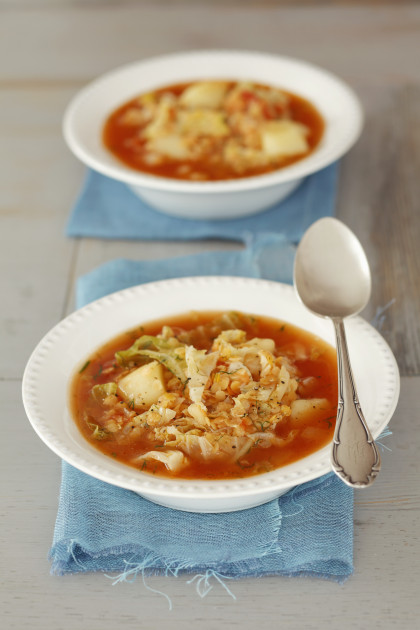 Savoy cabbage soup with lentils