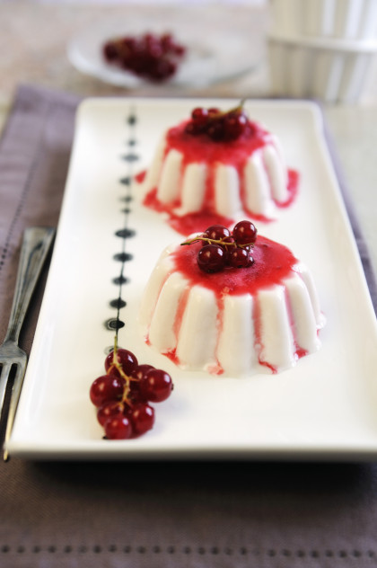 Panna cotta with redcurrants (dairy-free)