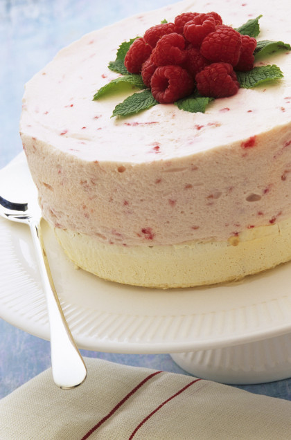 Raspberry mousse cake (dairy-free)