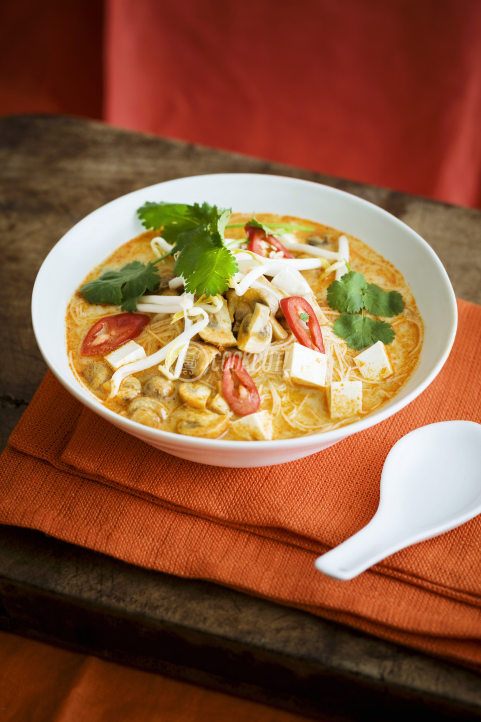 Vegetarian laska with tofu and noodles (dairy-free) | zoom - preview