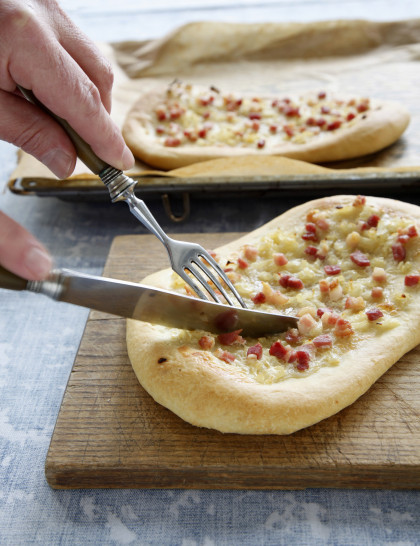 Tarte flambee with bacon (dairy-free)