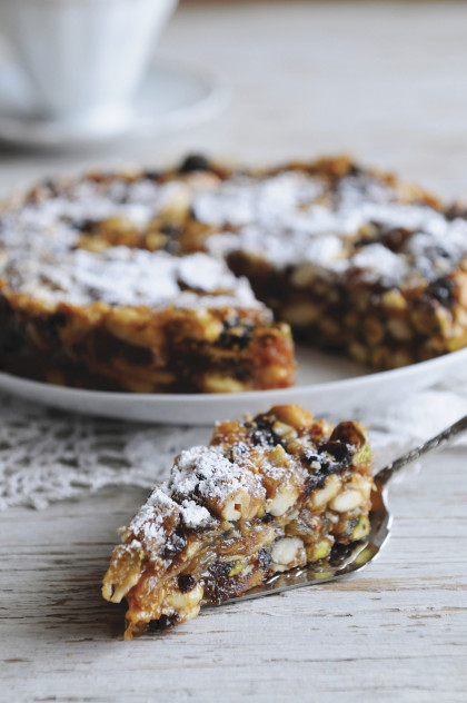 Panforte (cake with fruit and nuts)