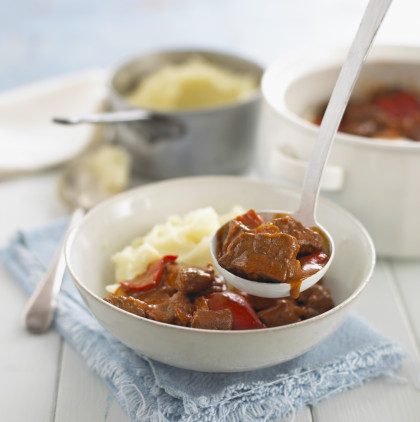 Gluten-free Beef goulash with peppers and mashed potato