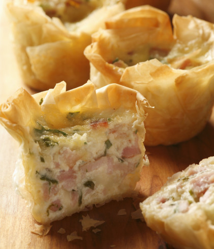 Gluten-free Gruyère and smoked ham in filo pastry shells