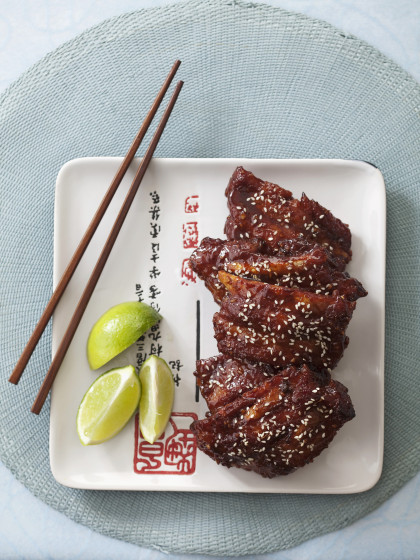 Marinated spare ribs with sesame seeds