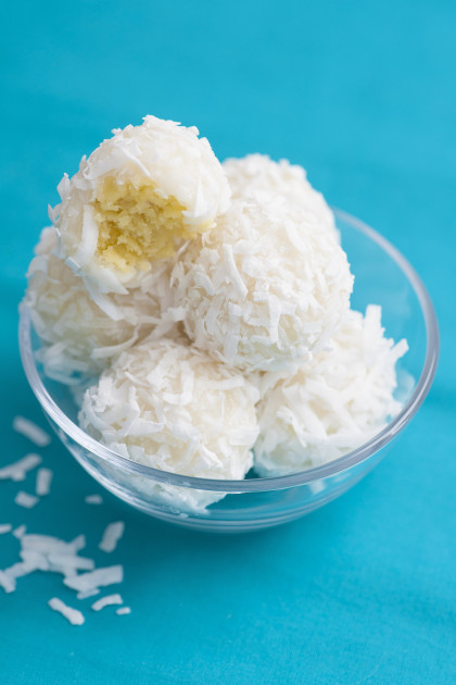 Sticky rice balls with grated coconut (Asia)