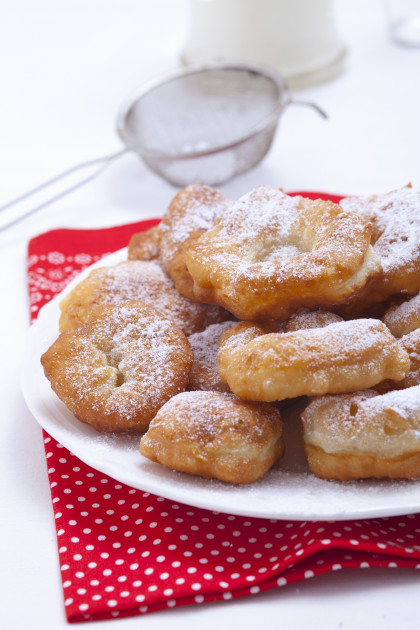 Bulgarian doughnuts with icing sugar