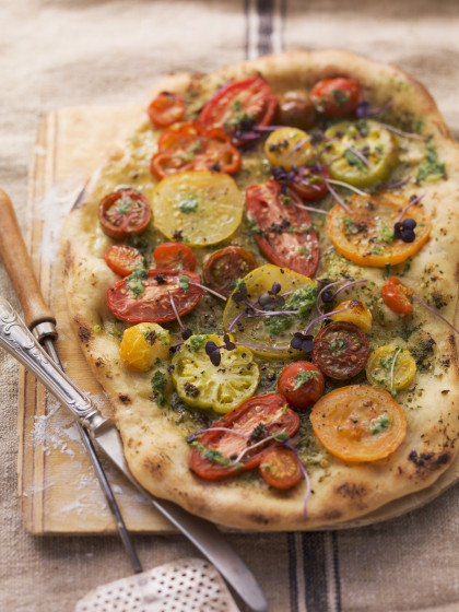 Vegan rustic tomato pizza