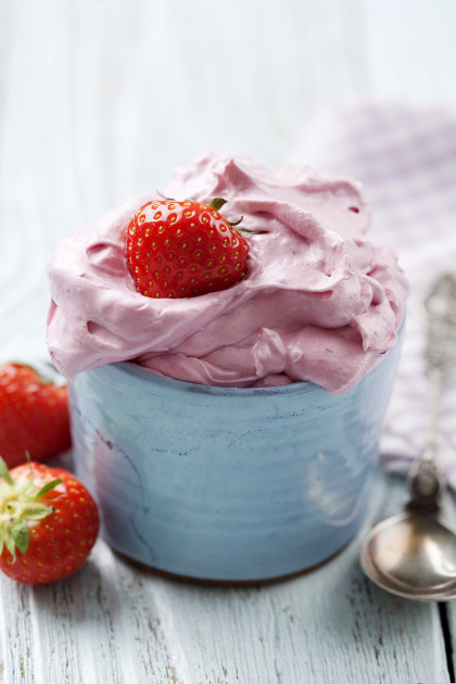 Vegan Strawberry mousse with fresh strawberries