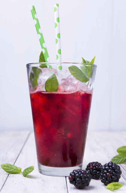 Paleo Blackberry spritzer with mint leaves