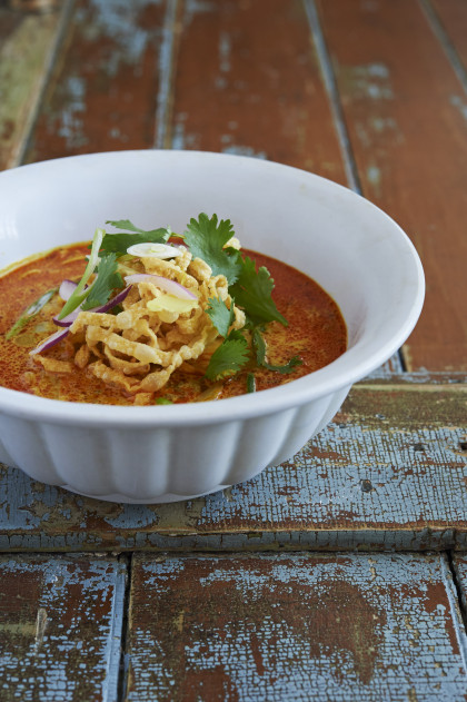 Khao Soi noodle soup with coconut milk, yellow curry, coriander, onion and crispy noodles (Thailand)