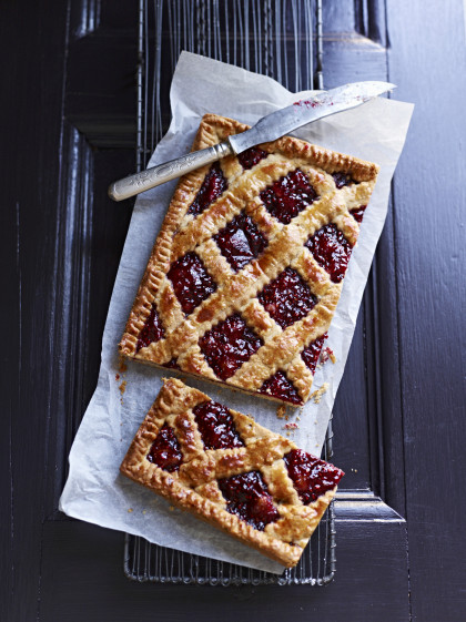 Linzer Kuchen (tart with layers of nut and jam)