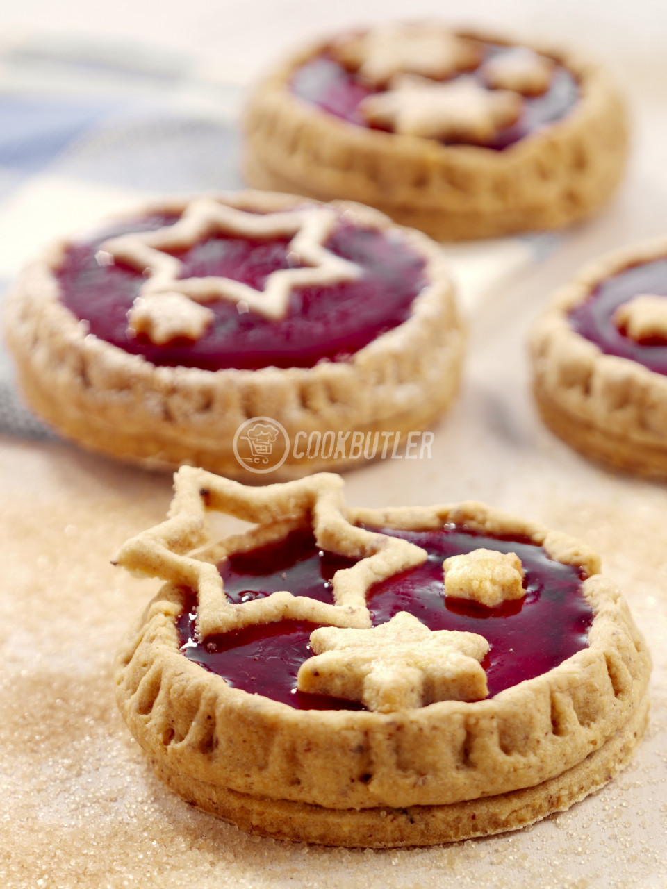 Mini Linzer Torte (nut and jam tarts) | preview