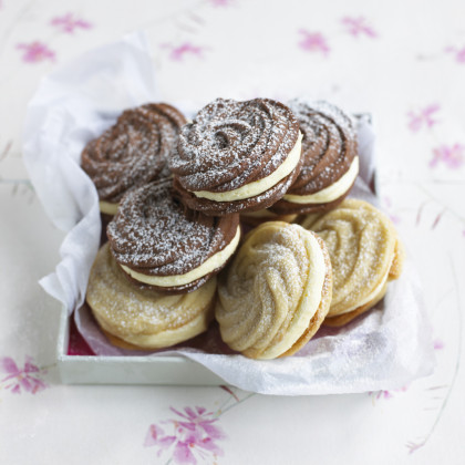 Viennese whirls dusted with icing sugar