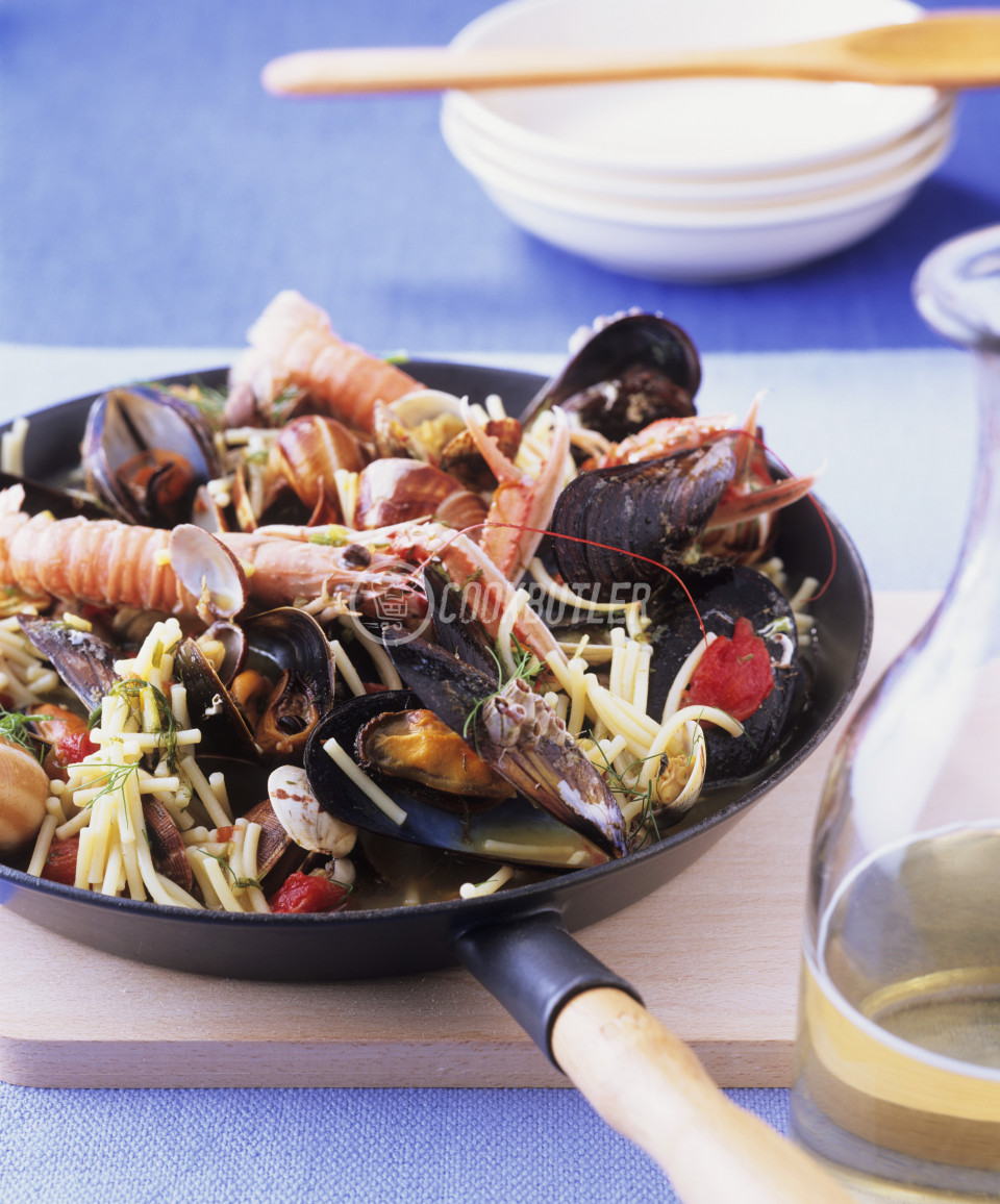 Fideua - Catalonian pasta dish with seafood | preview