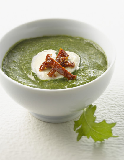 Cream of rocket soup with sun-dried tomatoes and mozzarella