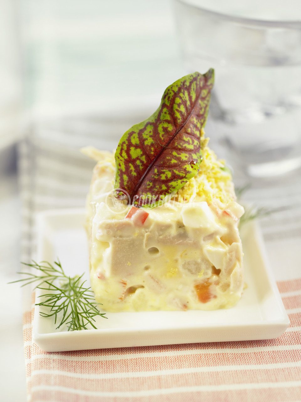 Tuna, egg, potato and pepper Russian salad | preview