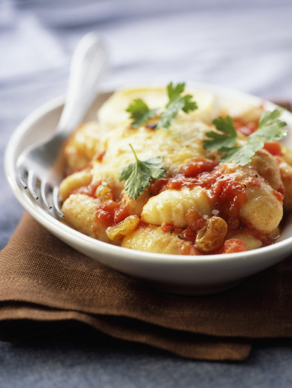 Gnocchi with tomato raisin sauce