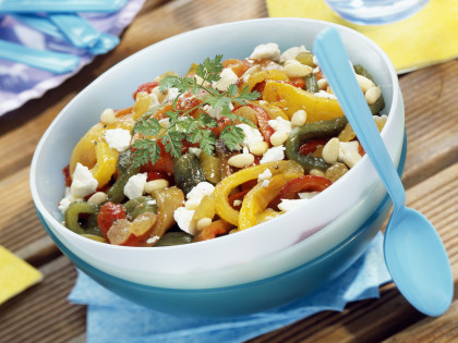 Pepper and soft cheese salad bowl