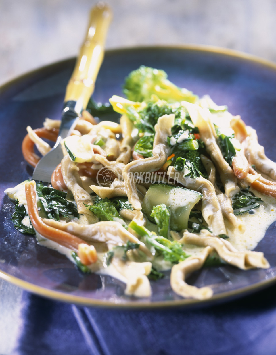 Strozzapretis with broccolis and courgettes | preview