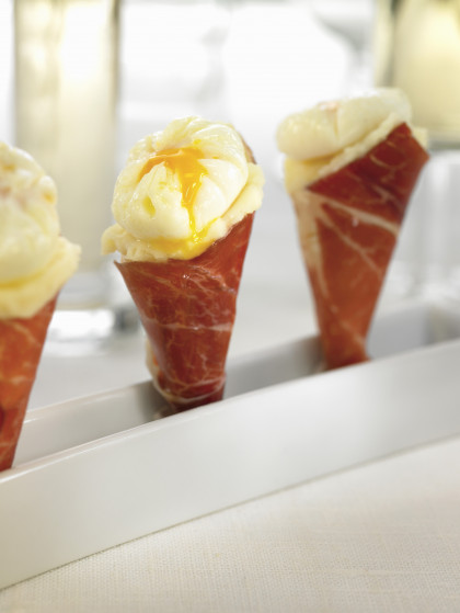 Spanish ham cones filled with mashed potatoes and quali's egg