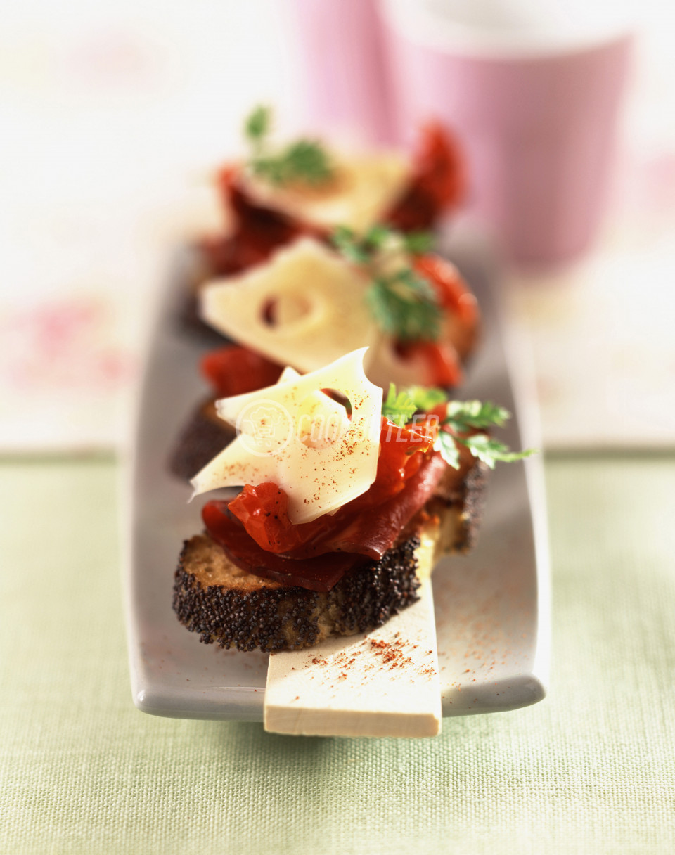 Crostini with Coppa, tomatoes and cheese | preview