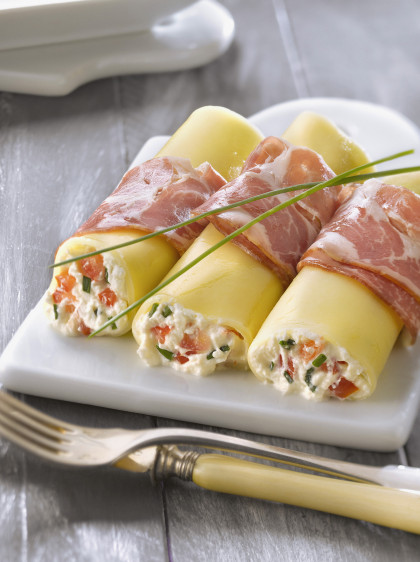 Stuffed cannelloni wrapped in ham